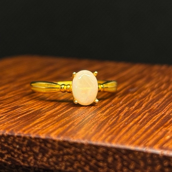 White Mezezo Broad Stripe Ethiopian Welo 18k Gold Adjustable Opal Handmade Ring - Picture 5 of 6